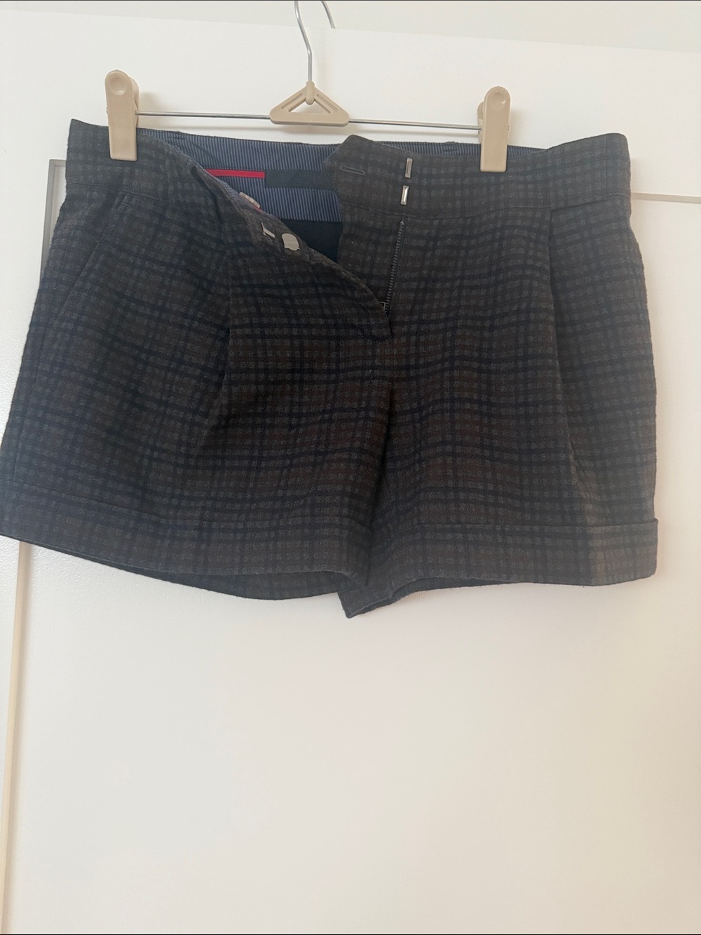 L.A.M.B. Women Black Dress Pants with Navy Pinstripe Waistband